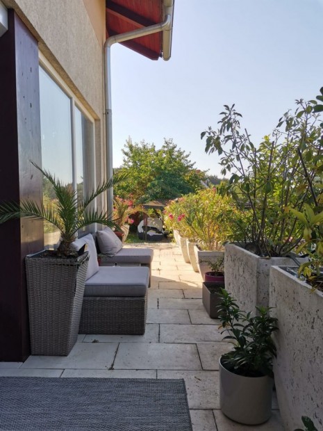 Csod�s panor�m�val ,ak�r t�bb gener�ci�nak is.