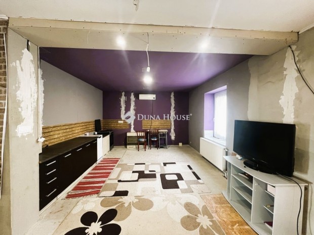 Csolnoki elad� 124 nm-es h�z