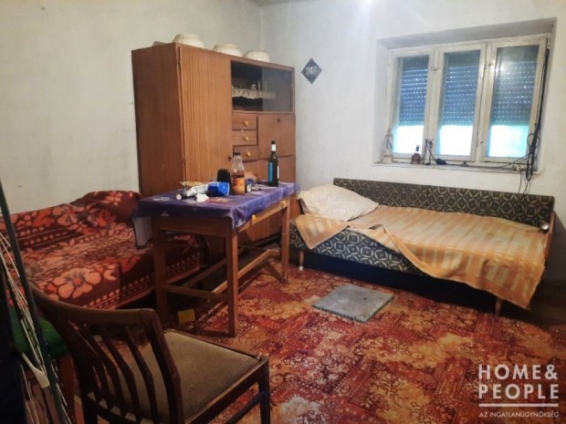 Cs�lyosp�loson tanya elad�