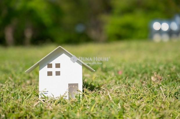 Csom�di 1394 nm-es telek elad�