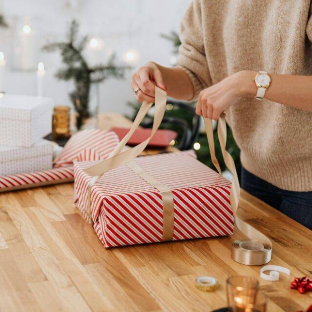 Csomagol� �s rakt�rosi �ll�s