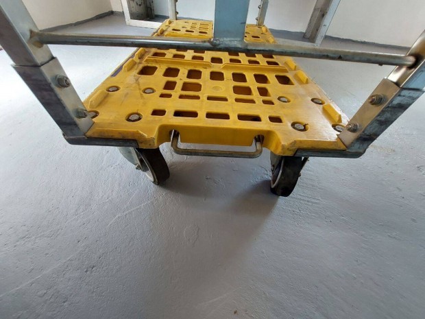 Csomagszllt kocsi, gurul trol