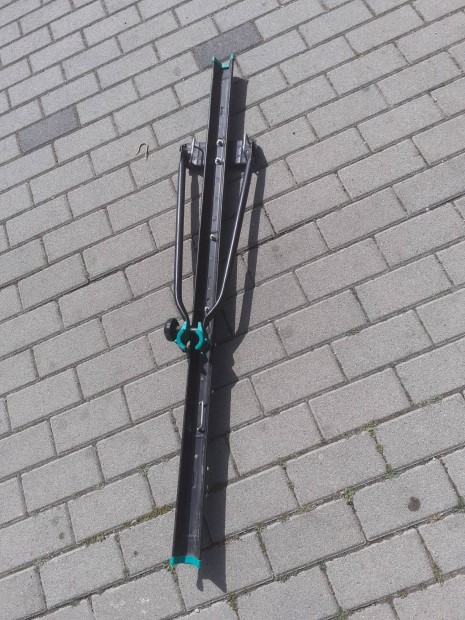 Csomagtartóra szerelhető kerékpár szállító