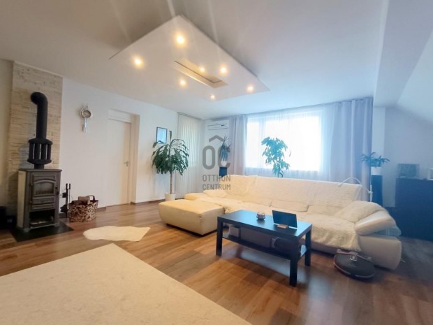 Cs�m�ri elad� 210 nm-es h�z