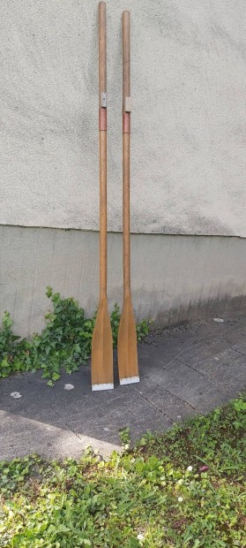 Csónak evezőlapát 230 cm eladó.