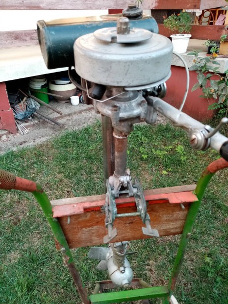 Csónakmotor