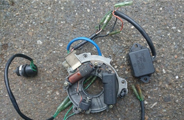 Csnakmotor bontott alkatrszei