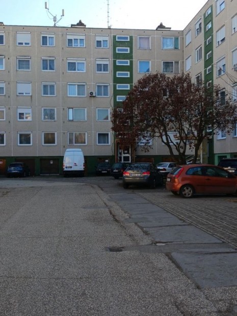 Csongrád, Tulipán lakótelep, 56 m2-es, 4. emeleti, társasházi lakás