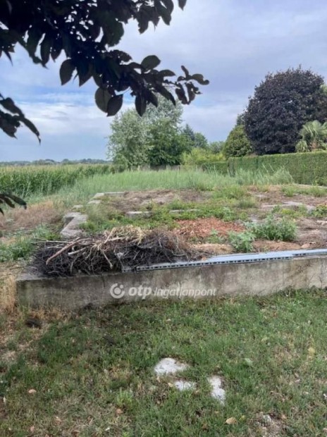 Csongr�di 531 nm-es telek elad�