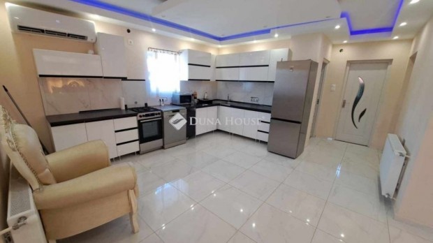 Csongr�di 67 nm-es h�z elad�