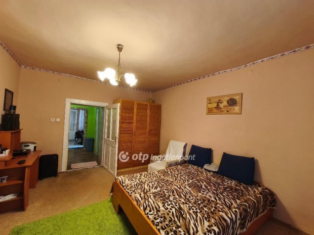 Csongr�di 98 nm-es h�z elad�