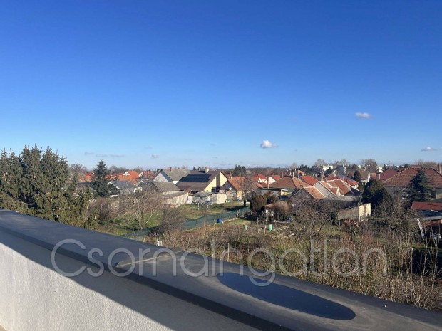 Csorna - �j �p�t�s� nagy teraszos lak�s elad�