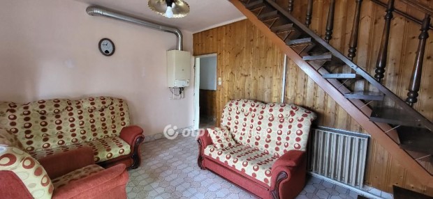 Csornai 140 nm-es h�z elad�