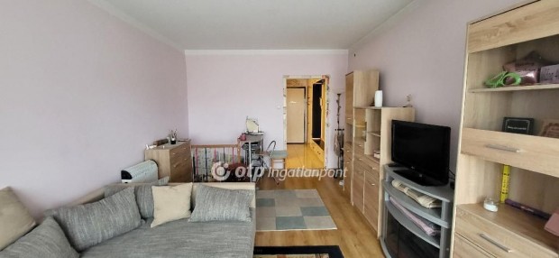 Csornai 30 nm-es lak�s elad�