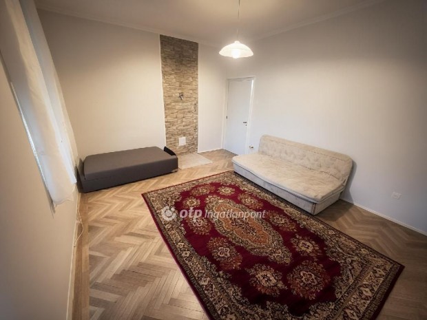 Csornai 36 nm-es lak�s elad�