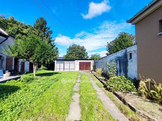 Csornai elad� 70 nm-es h�z