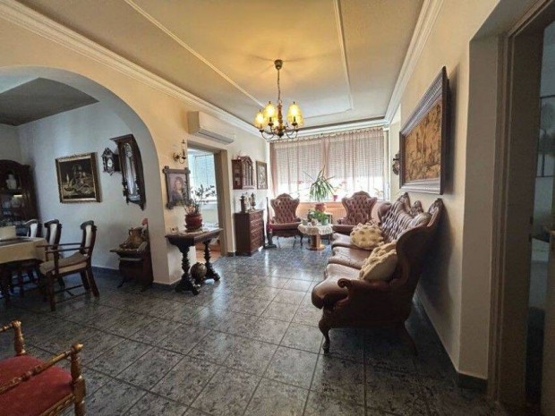 Csorn�n csal�di h�z elad�!