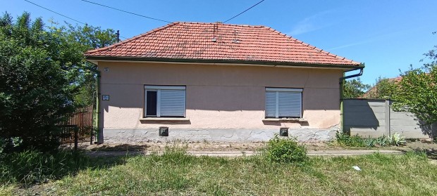 Csorváson felújítandó kertes ház