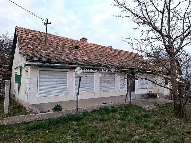 Csőszi 78 nm-es ház eladó