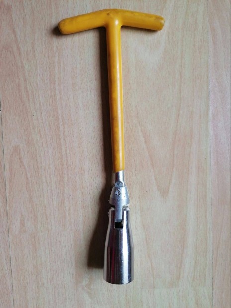 Csuklós gyertyakulcs 21mm