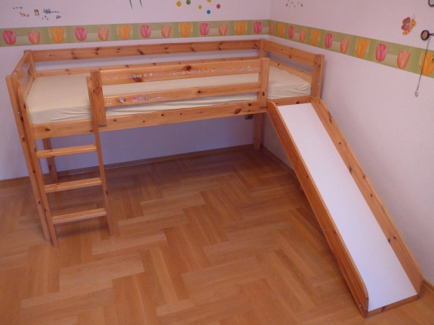 Csúszdás gyerek ágy (matrac nélkül)