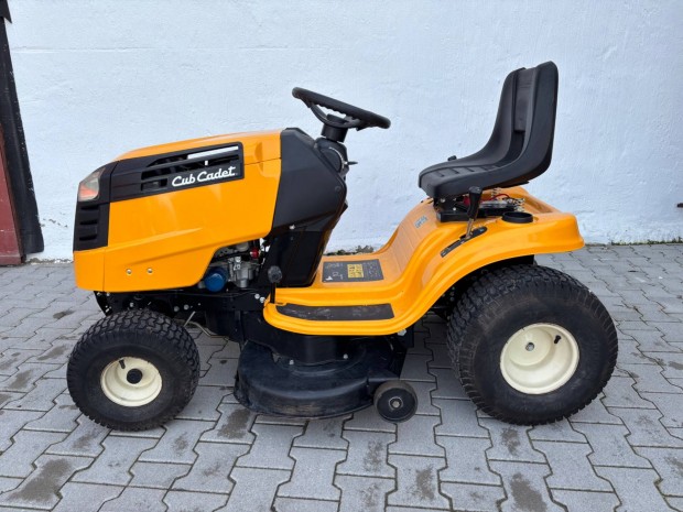 Cub Cadet TL2 f�ny�r� traktor