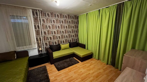 Cuki kis f�ldszinti garzonlak�s kiad�