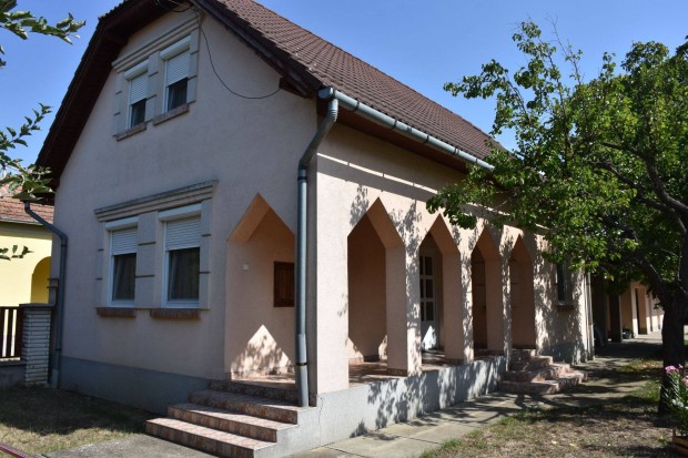 Cukr�sz�zemmel egy�tt csal�di h�z elad� T�r�kszentmikl�son!