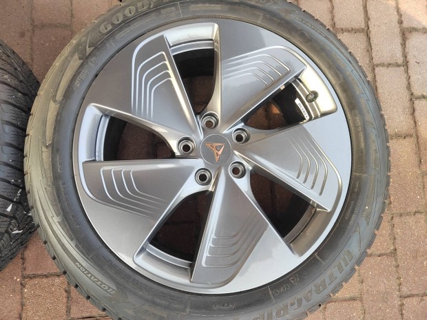 Cupra Born gyri 18col alufelni VW id3 215/55r18 tli 