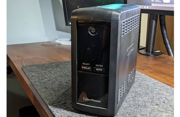 Cyberpower Tracer III UPS 1000VA / 550 W - Sznetmentes tp