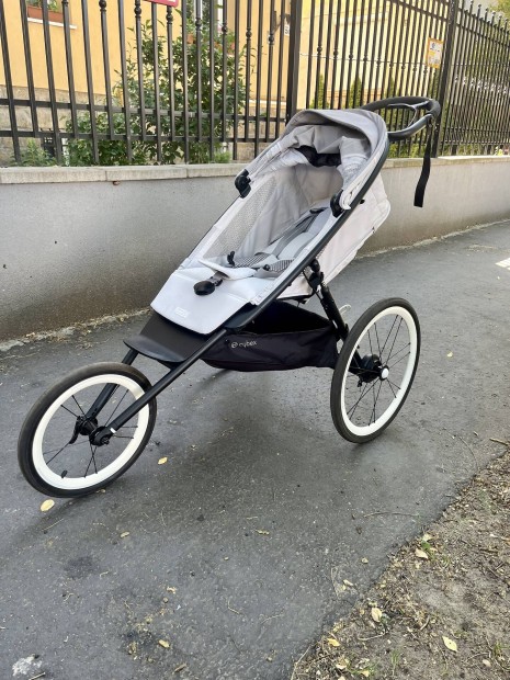 Cybex Avi One fut babakocsi