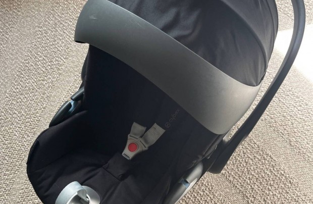Cybex Platinum Cloud Z i-Size hordozó és Base Z i-Size 360 Isofix