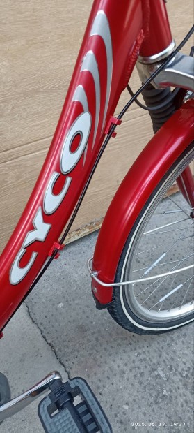 Cyco aluvázas agyváltós agydinamós 24" gyerek lány kerékpár