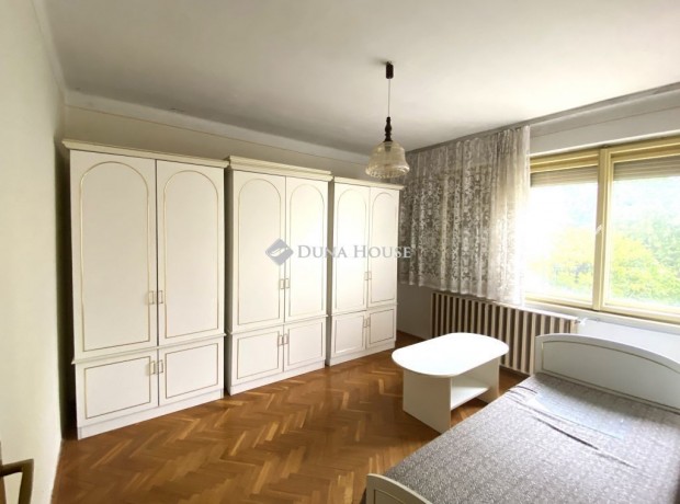 Czak� utc�ban csal�di h�z - 3 lak�s egyben ELAD�