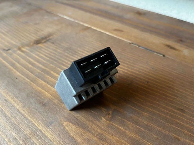 D50B0 feszltsgszablyz (Top Performances)