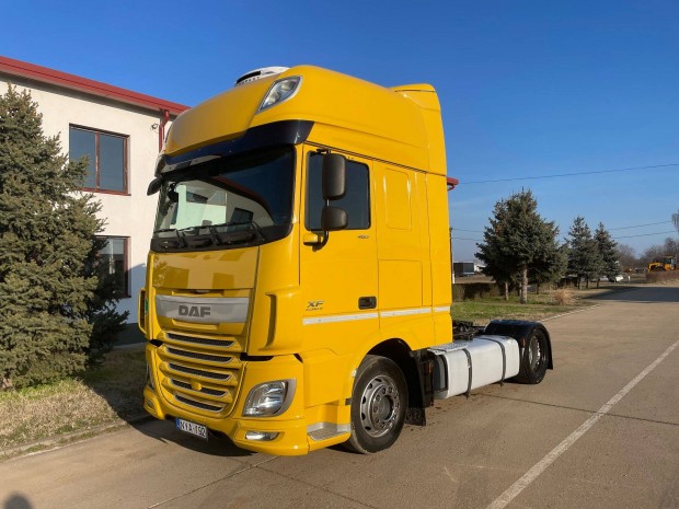 DAF XF 460-as EUR6 mega nyergesvontat