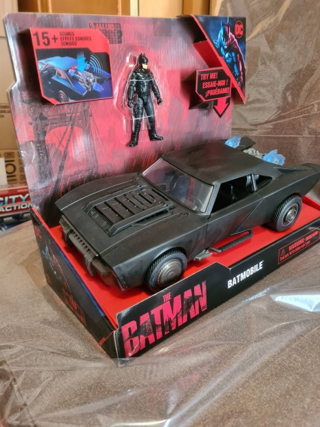 DC Comics: The Batman jtkfigura s Batmobile jtkszett