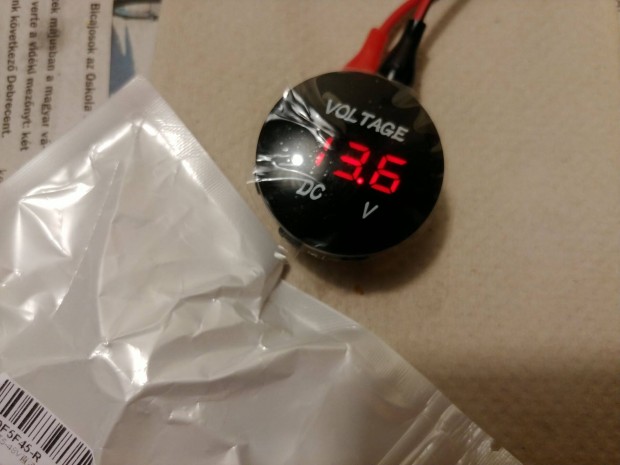 DC Voltmr kerek vzll max 48 Volt