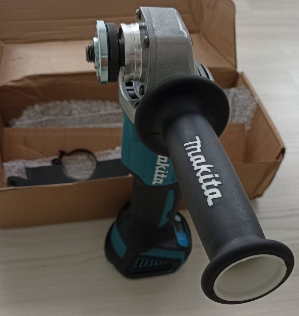 DGA404, Makita BL18xx akkus flex / sarokcsiszol 