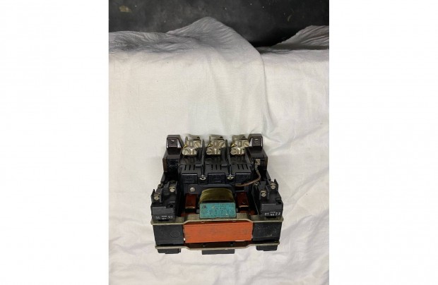 DIL 4-22 Mgneskapcsol, 380V-s behz tekerccsel