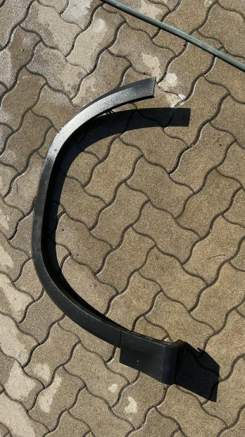 D�SZCS�K elad�