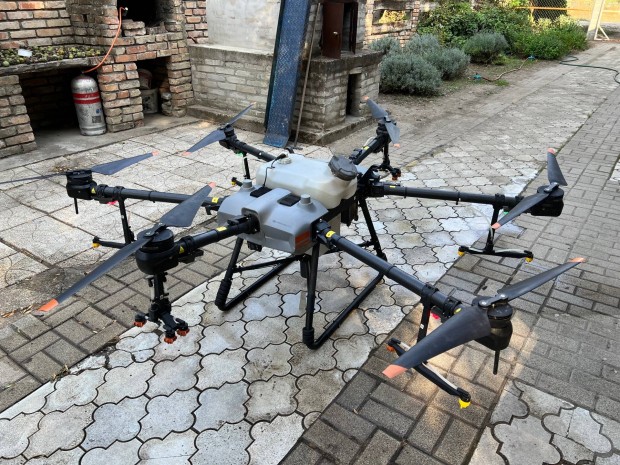 DJI Agras T-30 permetez drn 4db akkuval (90 ciklus), tvirnytval