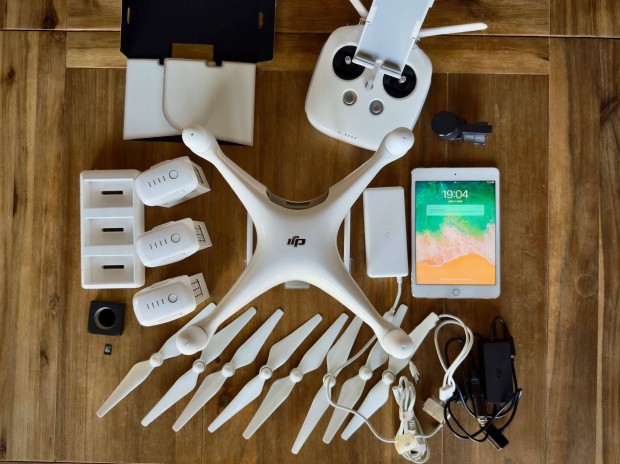 DJI Phantom 4 Advanced drón, akkuk, koffer, tablet, kiegészítők