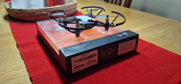 DJI Tello drn + kontroller + 3 akksi + tlt