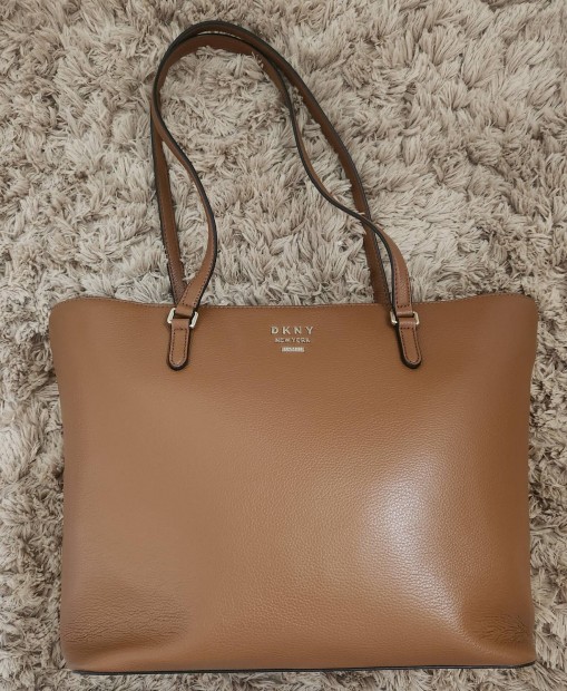 DKNY br tska j camel szin