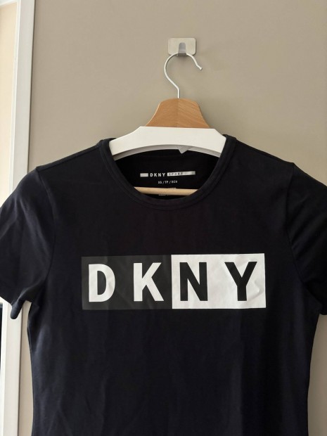 DKNY ruha          