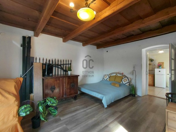 DOMOSZL�N FEL�J�TOTT V�LYOG+T�GLA CSAL�DI H�Z  SZ�LES TELEKKEL, CSEND