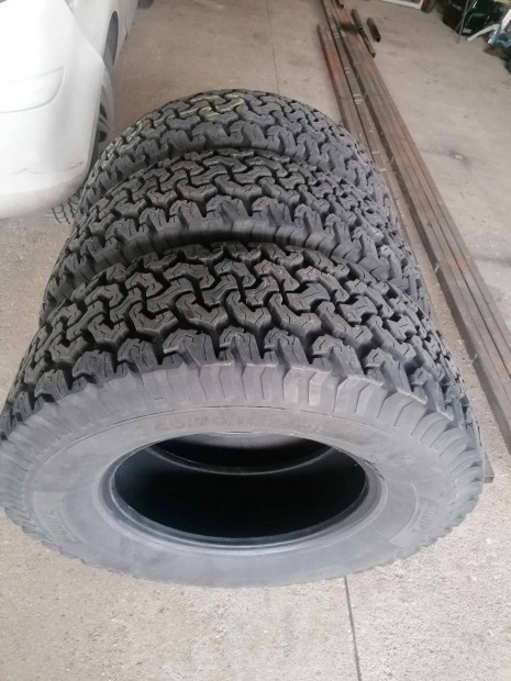 DOT0121 Equipe 4x4 terepgumi 245/70 R16 újszerű (1000 km) négyévszakos