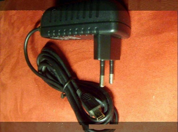 DSE12, 5V 1,2A / TC-01, 5V 1A mini USB töltő, dugasztáp