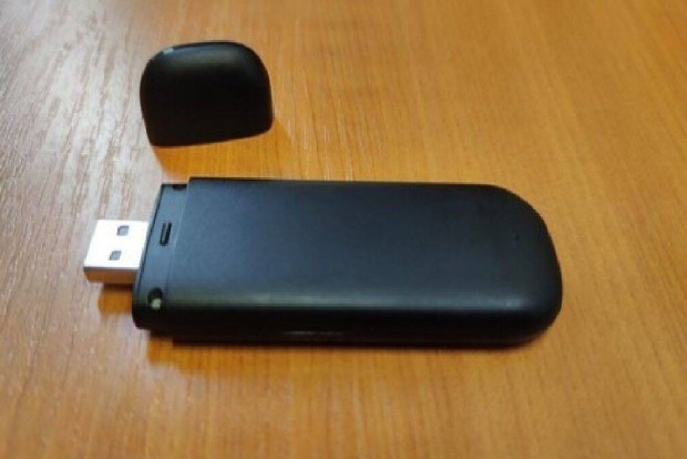 DWM-222 4G LTE USB adapter, mobilinternet elad (sim s sd card)